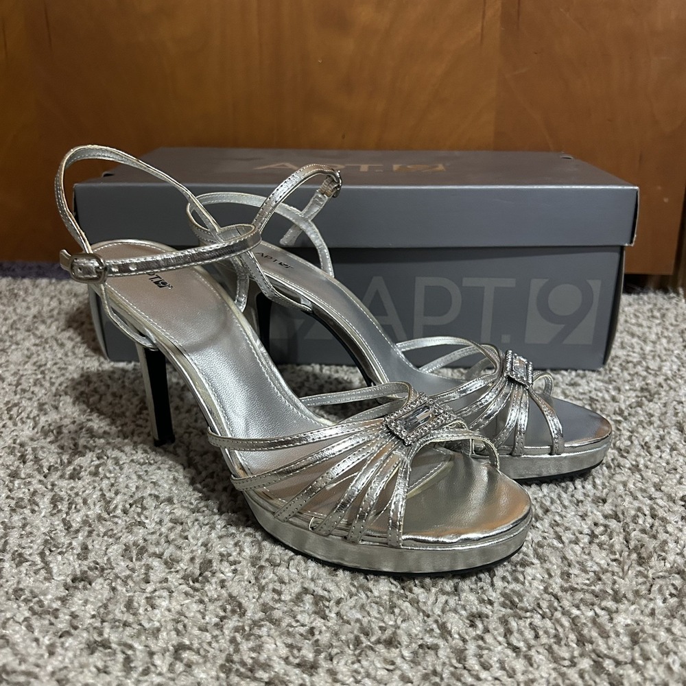 Women's Shoes Apt. 9 Lucy Silver High Heels size 8 with‎ Box